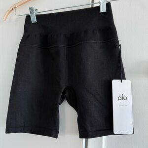 Alo Yoga Women's Ribbed Black Shorts